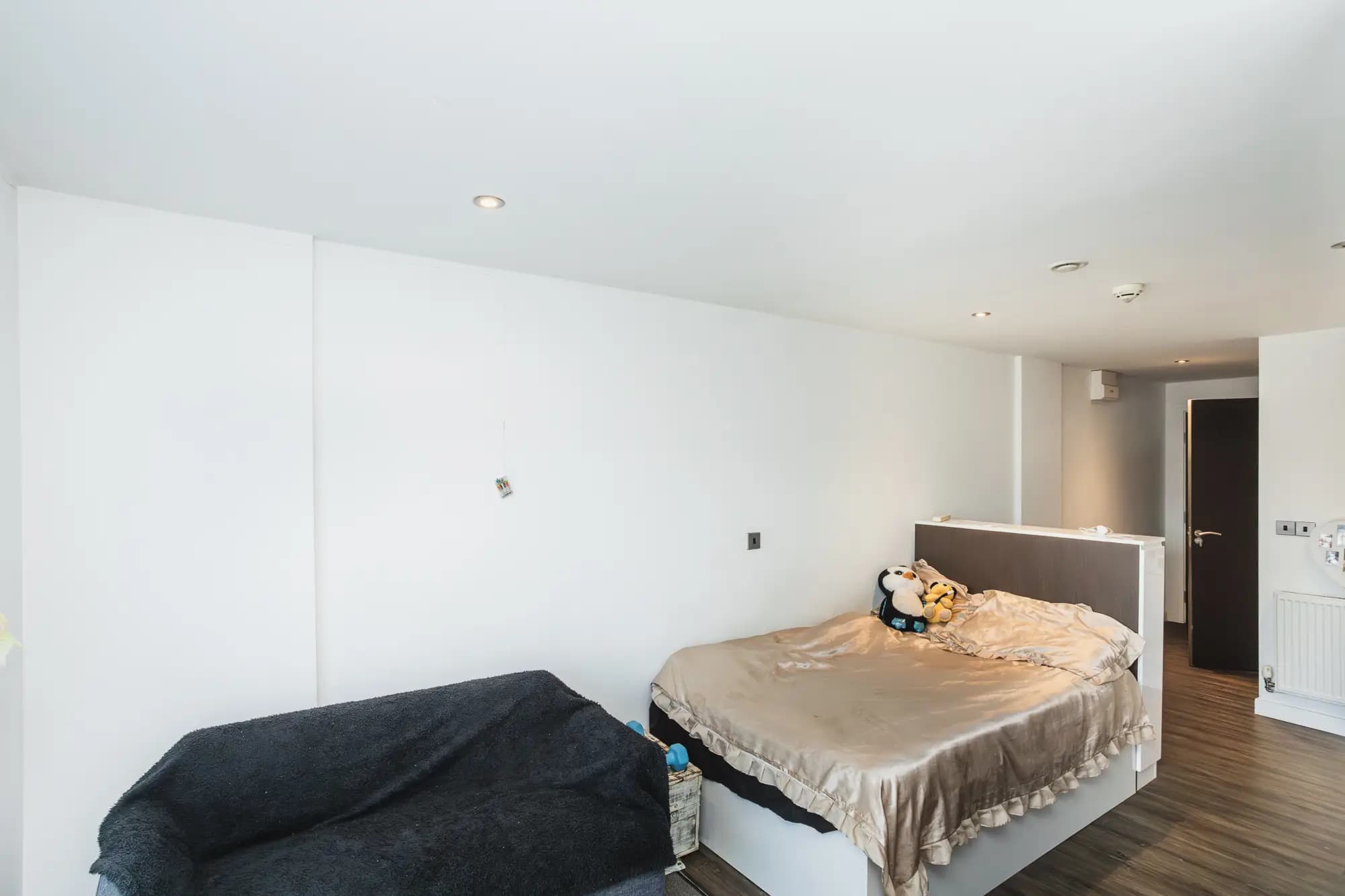 property photo 9 of 19