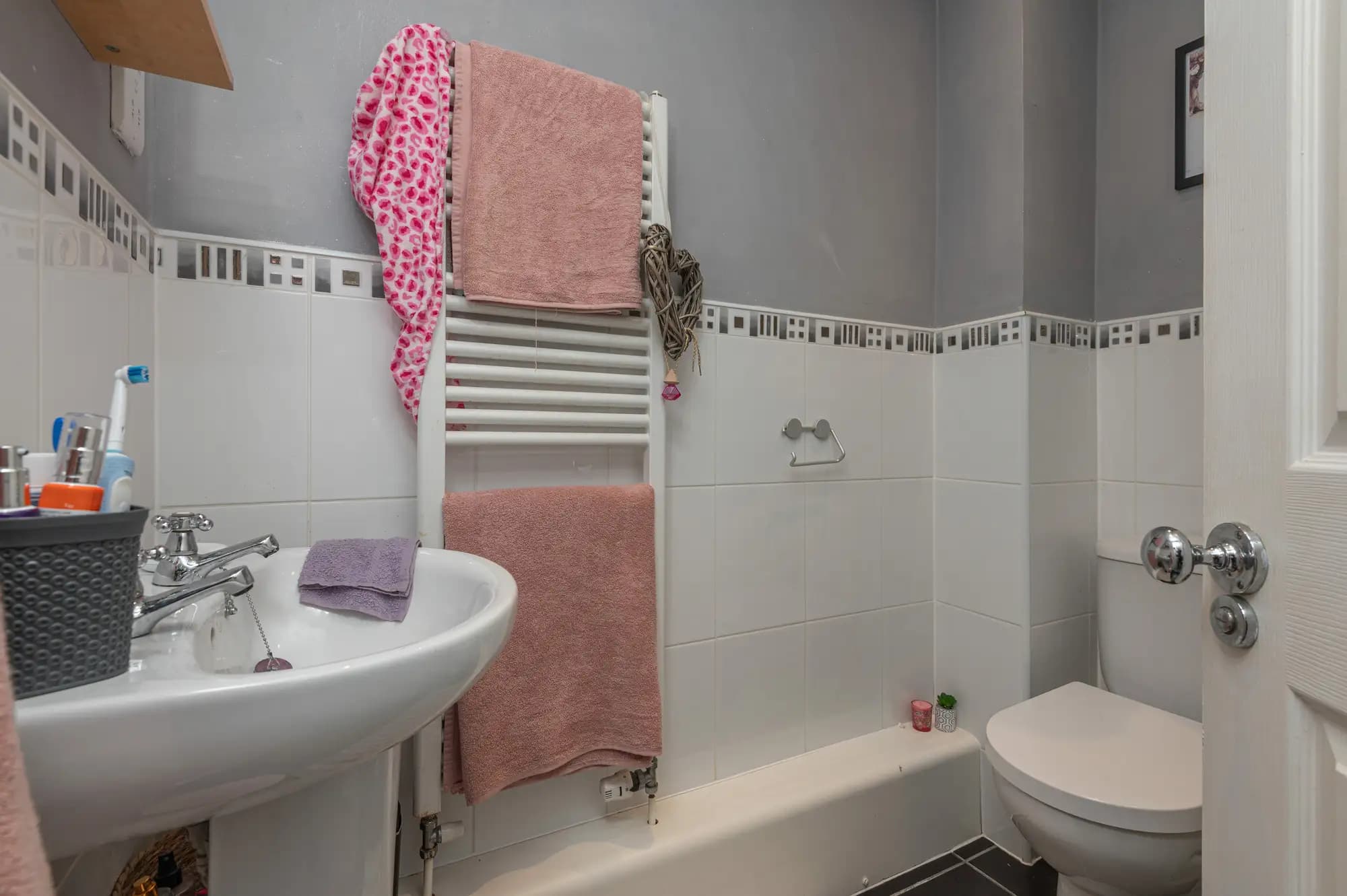 property photo 6 of 11