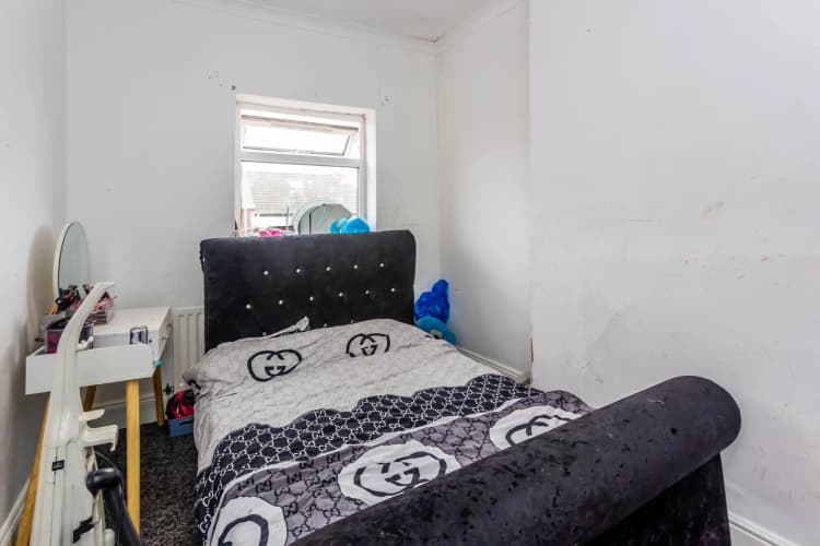 property photo 12 of 17