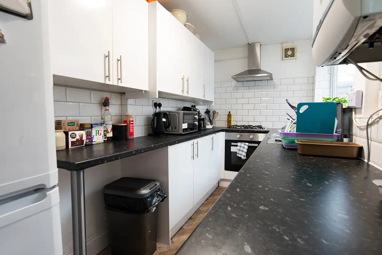 property photo 6 of 16