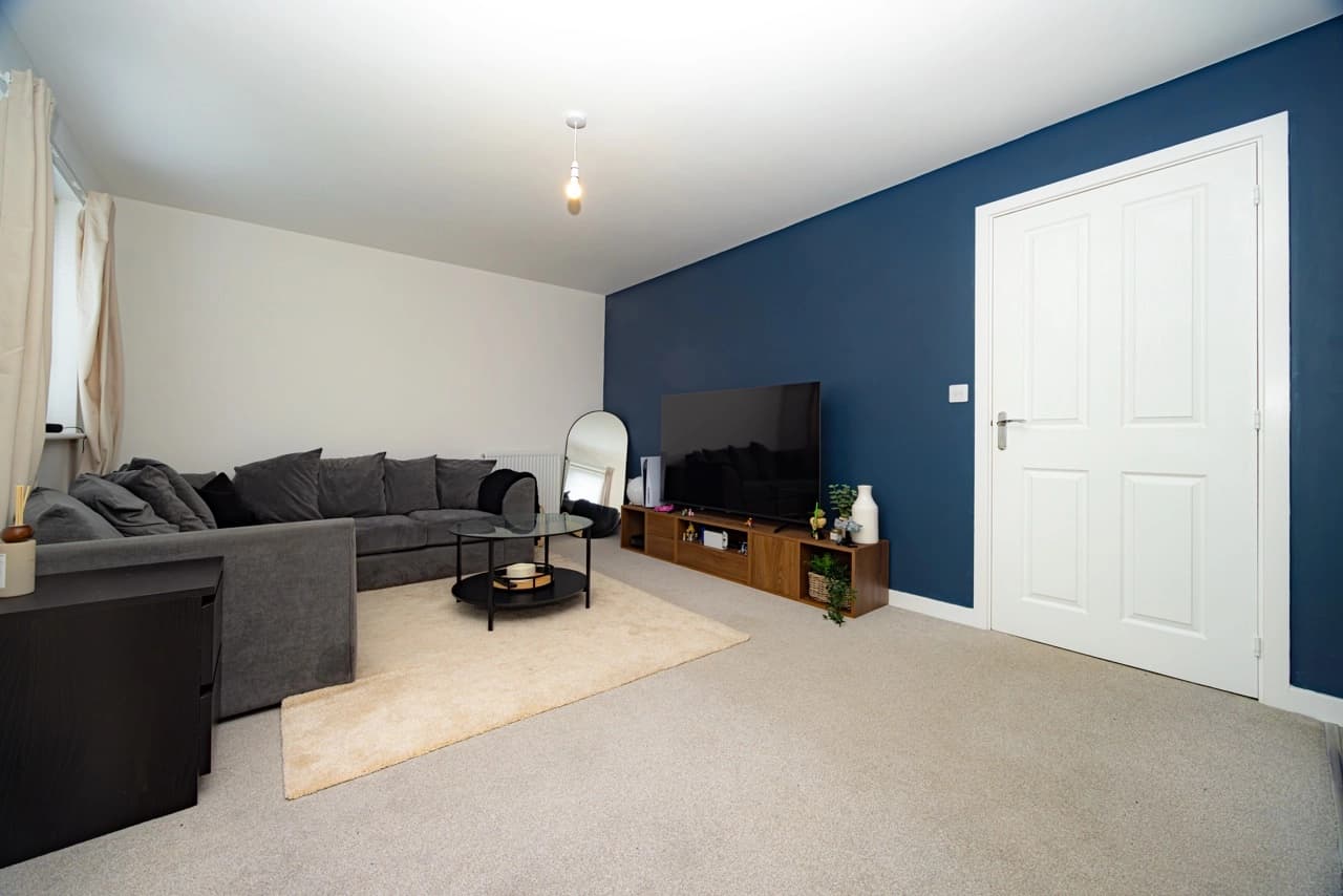 property photo 5 of 23