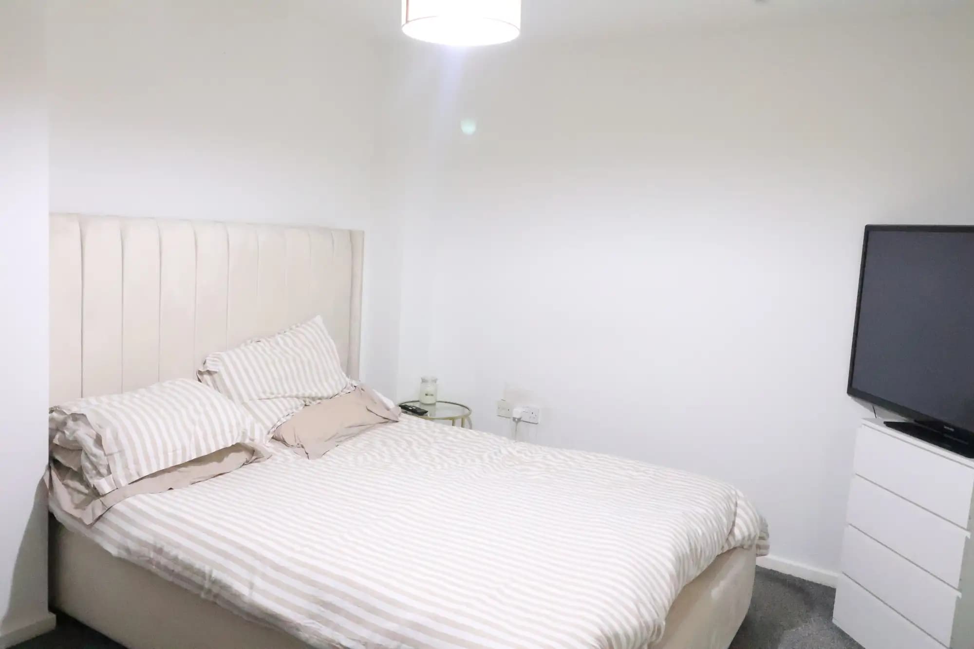 property photo 8 of 11