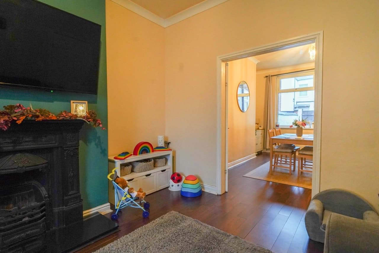 property photo 4 of 20