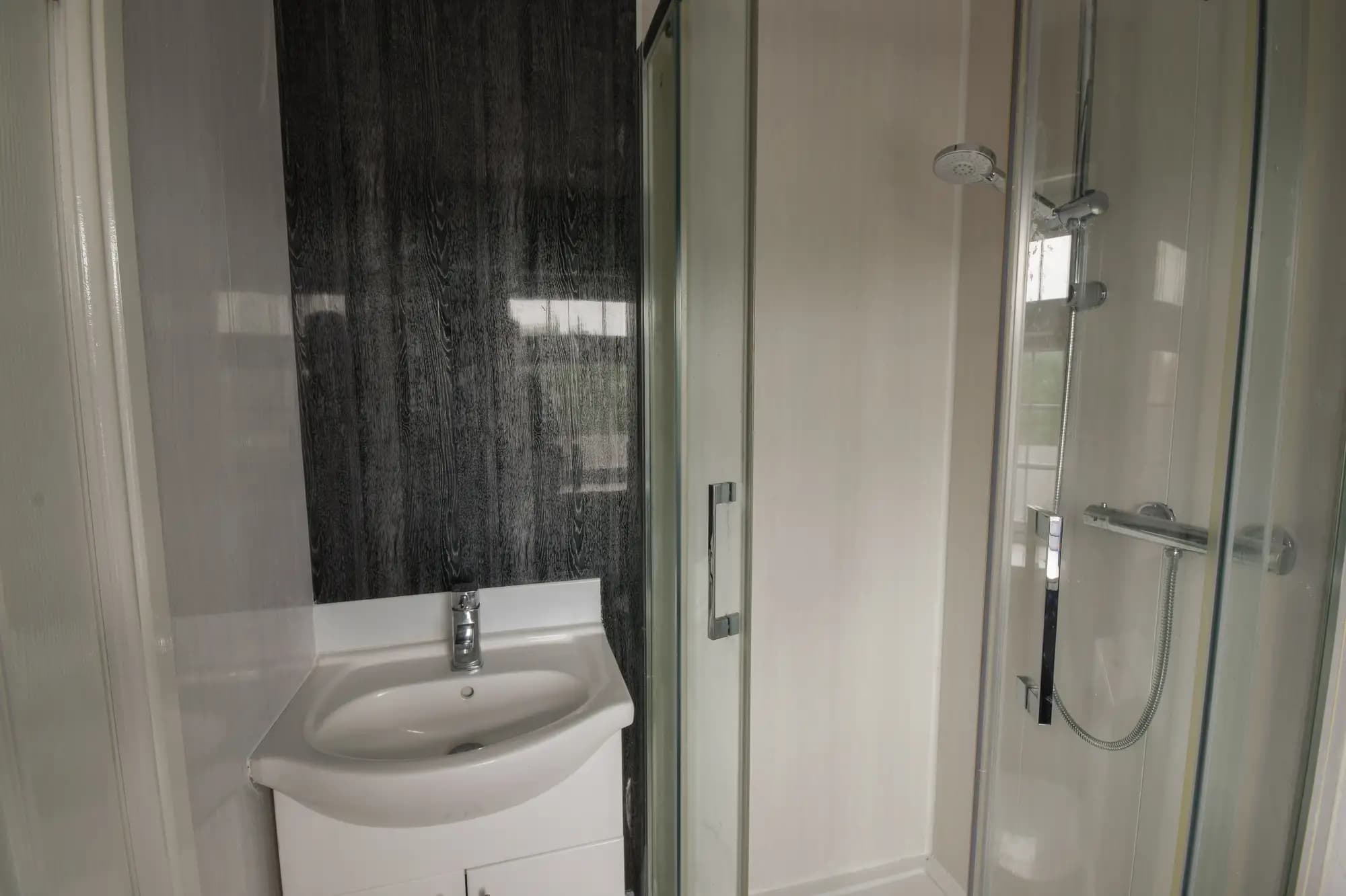 property photo 8 of 21