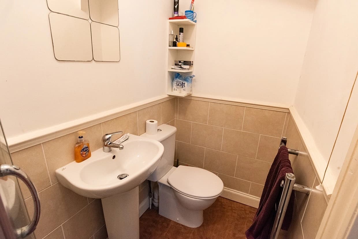 property photo 5 of 17