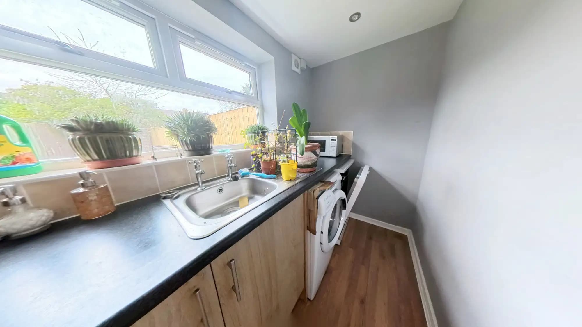 property photo 6 of 21