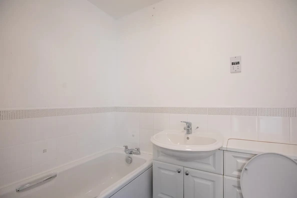 property photo 9 of 18