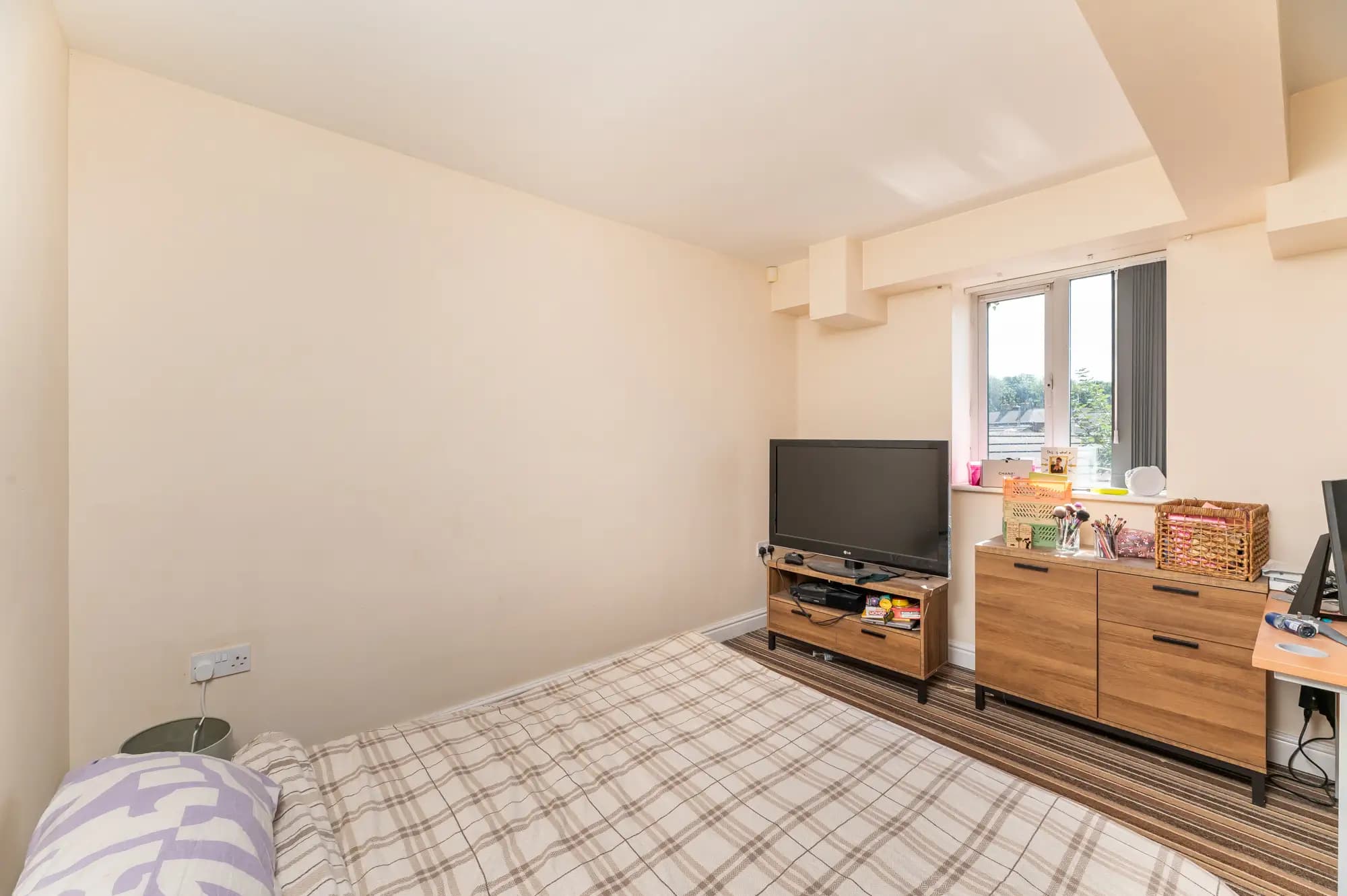 property photo 14 of 28