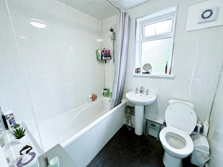 property photo 8 of 25