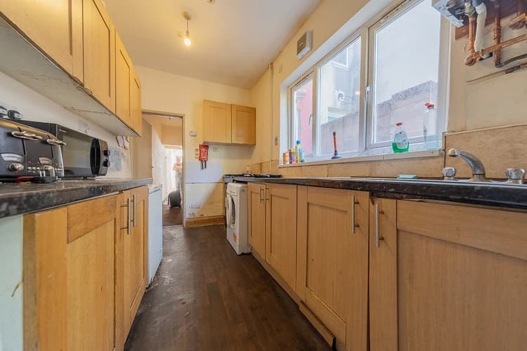 property photo 6 of 17