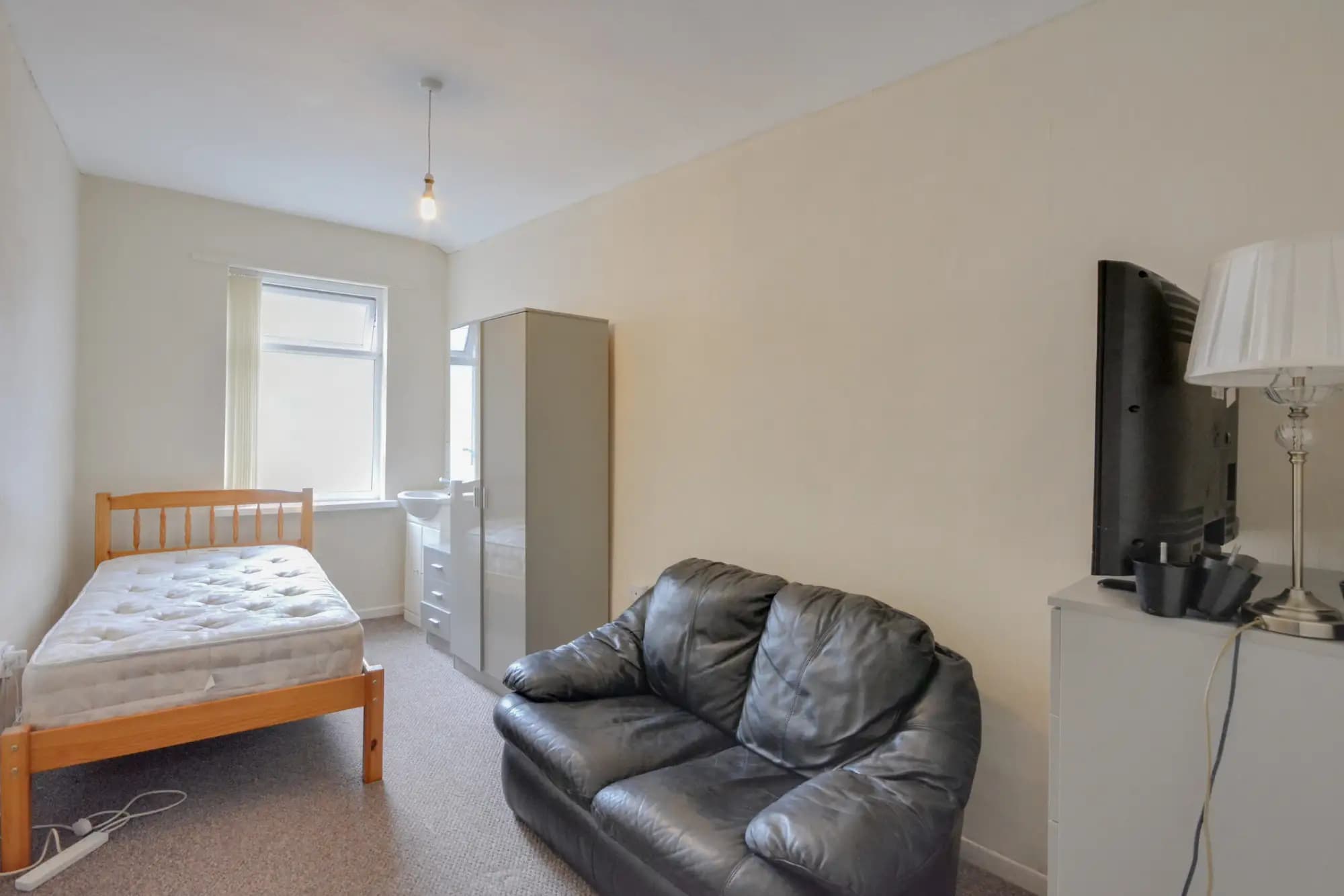 property photo 11 of 18