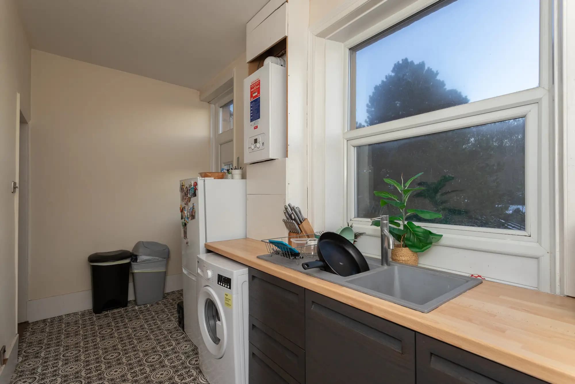 property photo 8 of 20