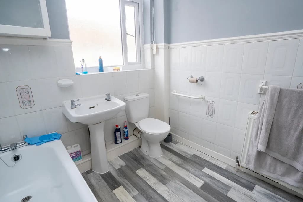property photo 12 of 32