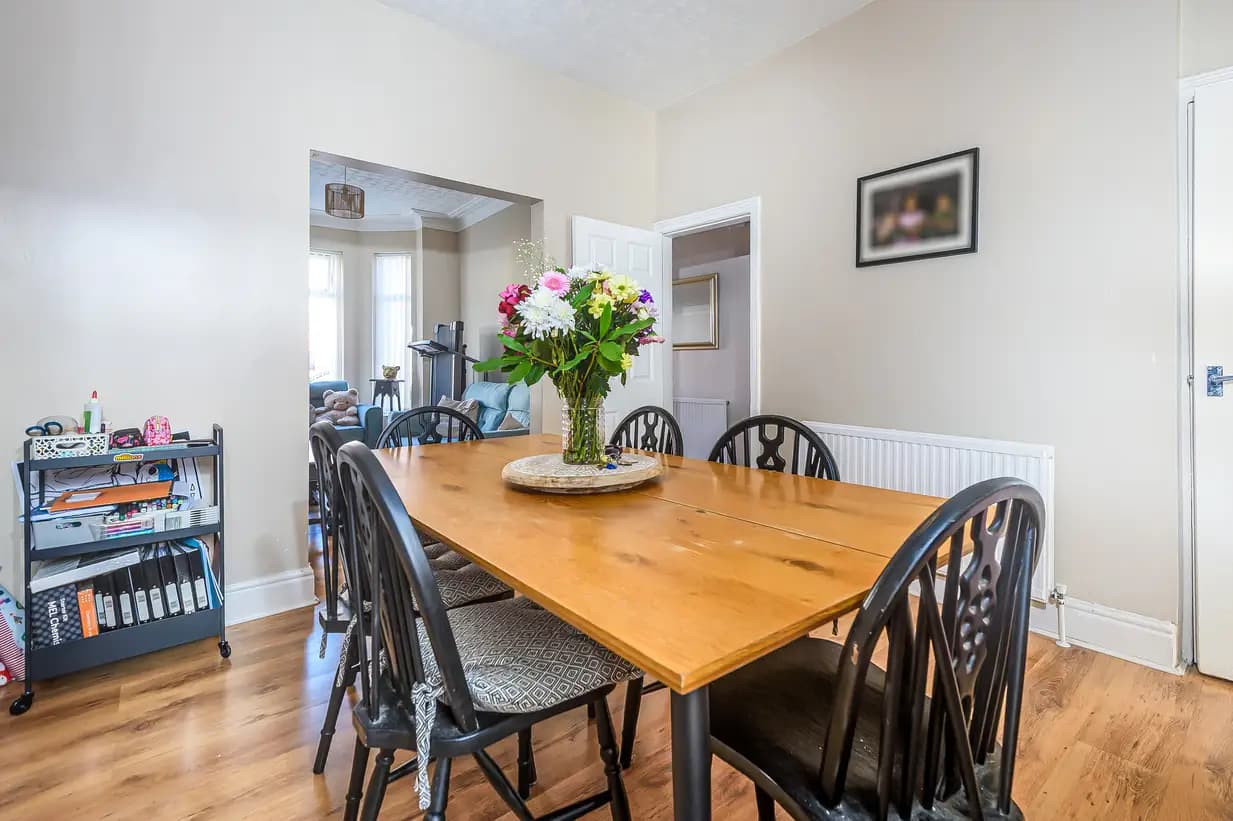 property photo 6 of 25