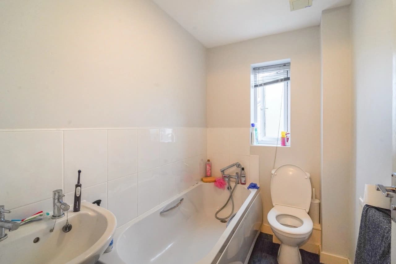 property photo 10 of 25