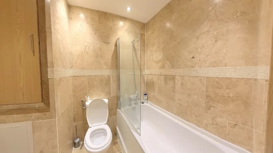 property photo 9 of 18
