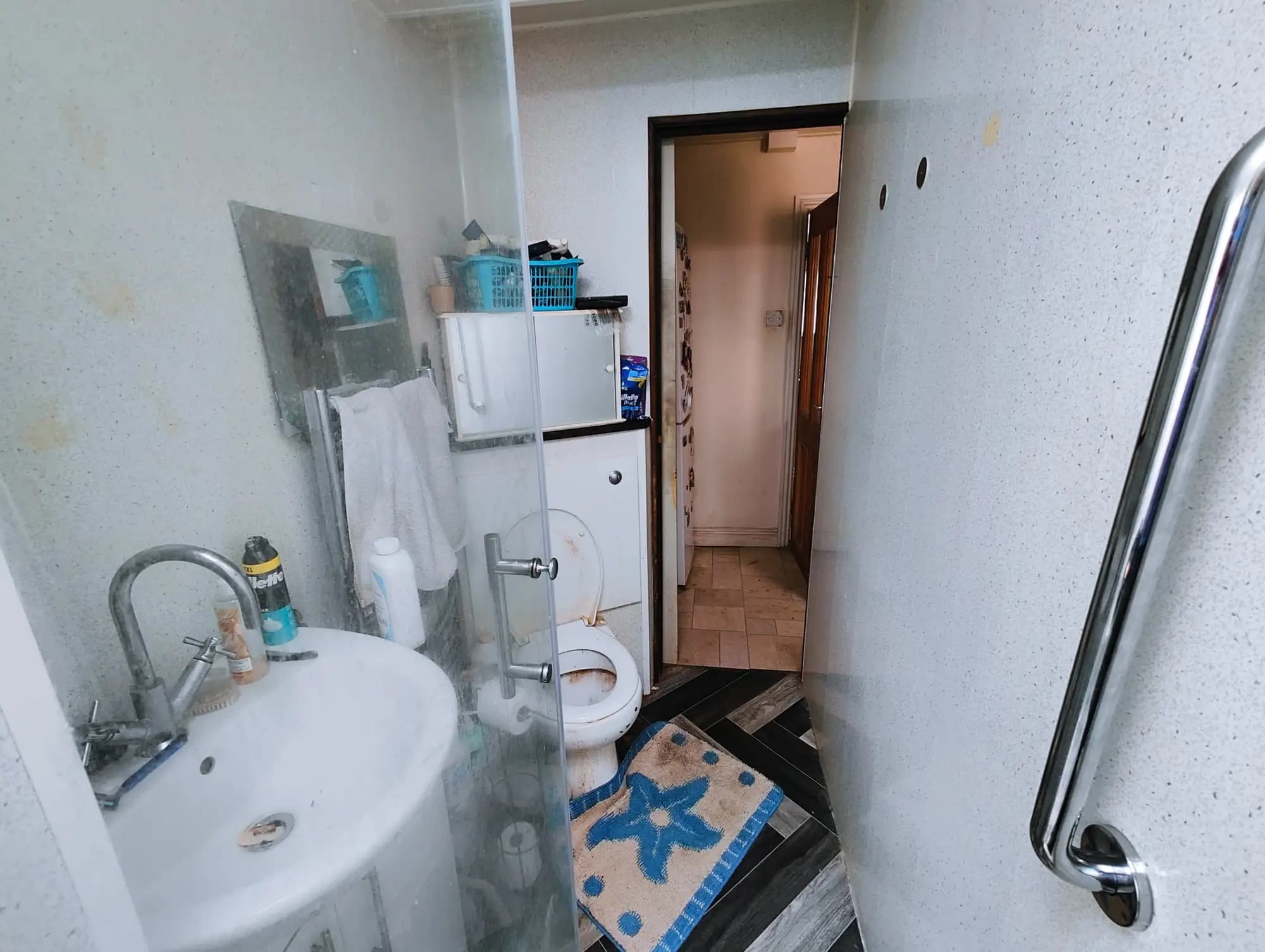 property photo 6 of 17