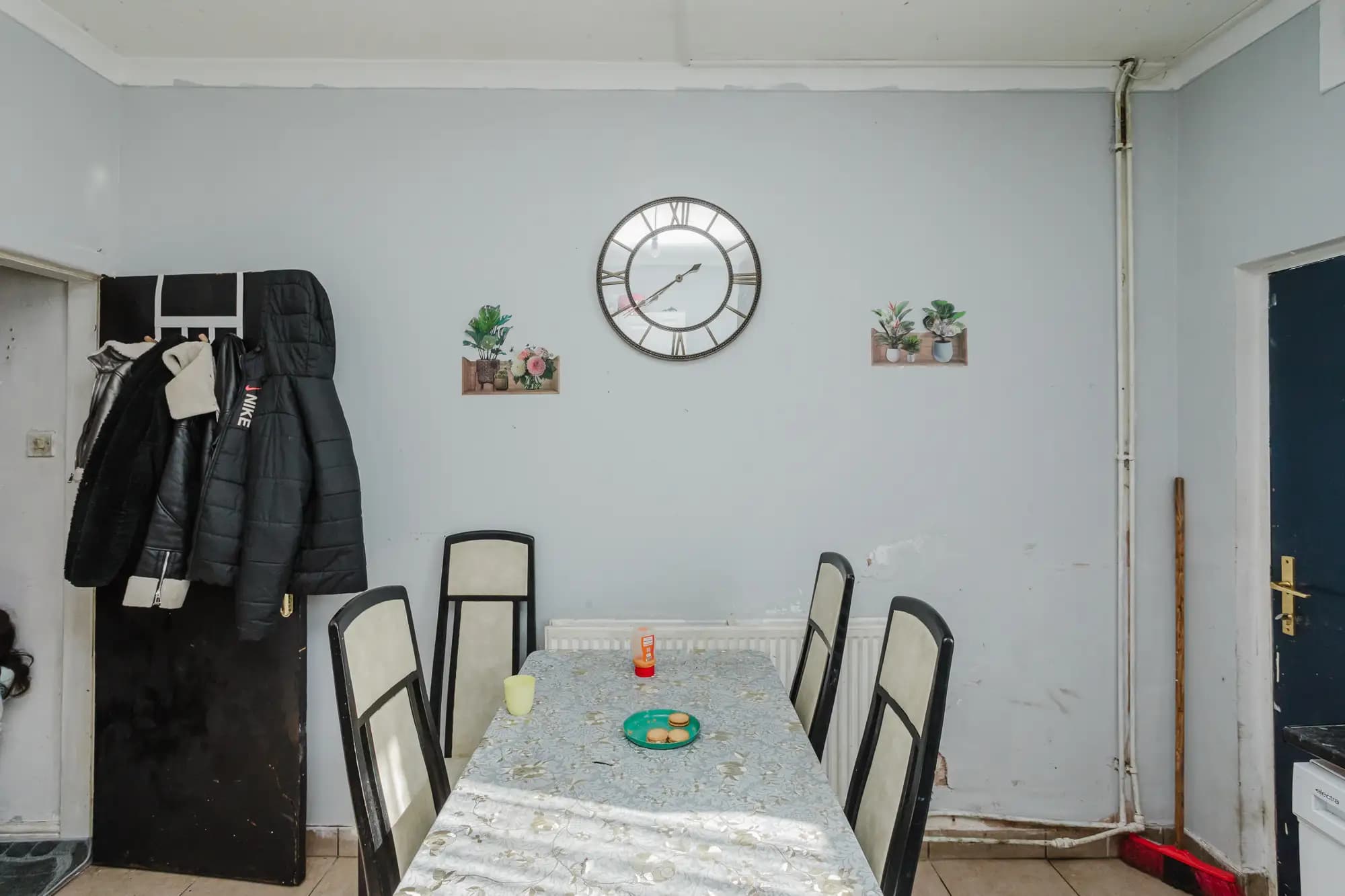 property photo 8 of 20