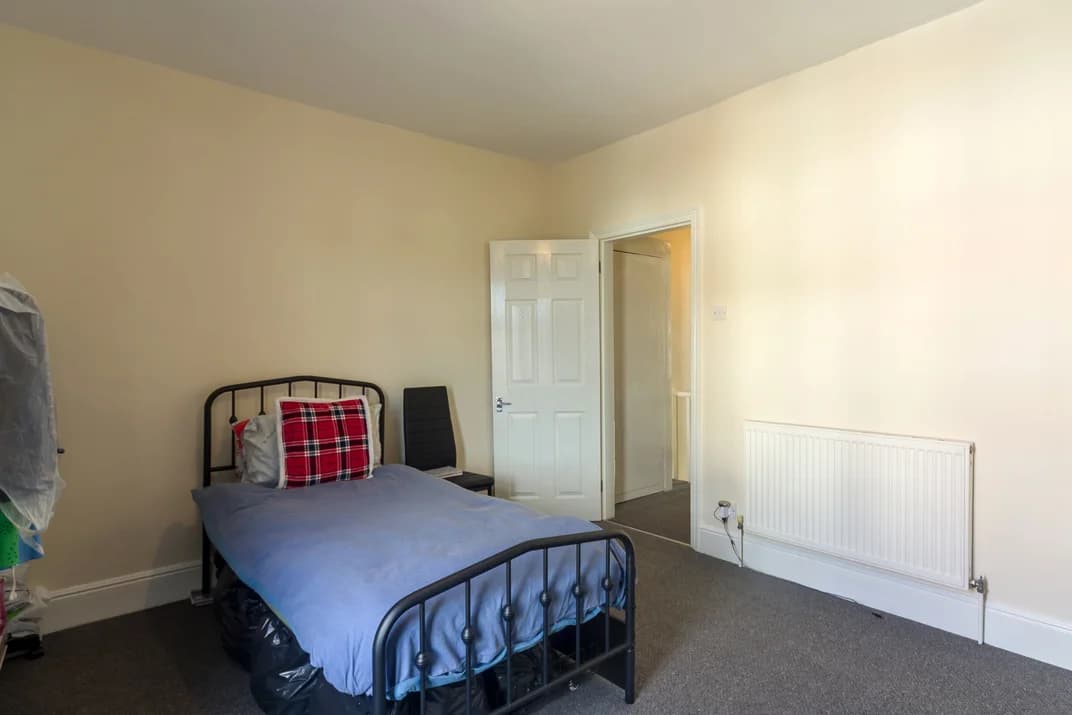 property photo 8 of 19