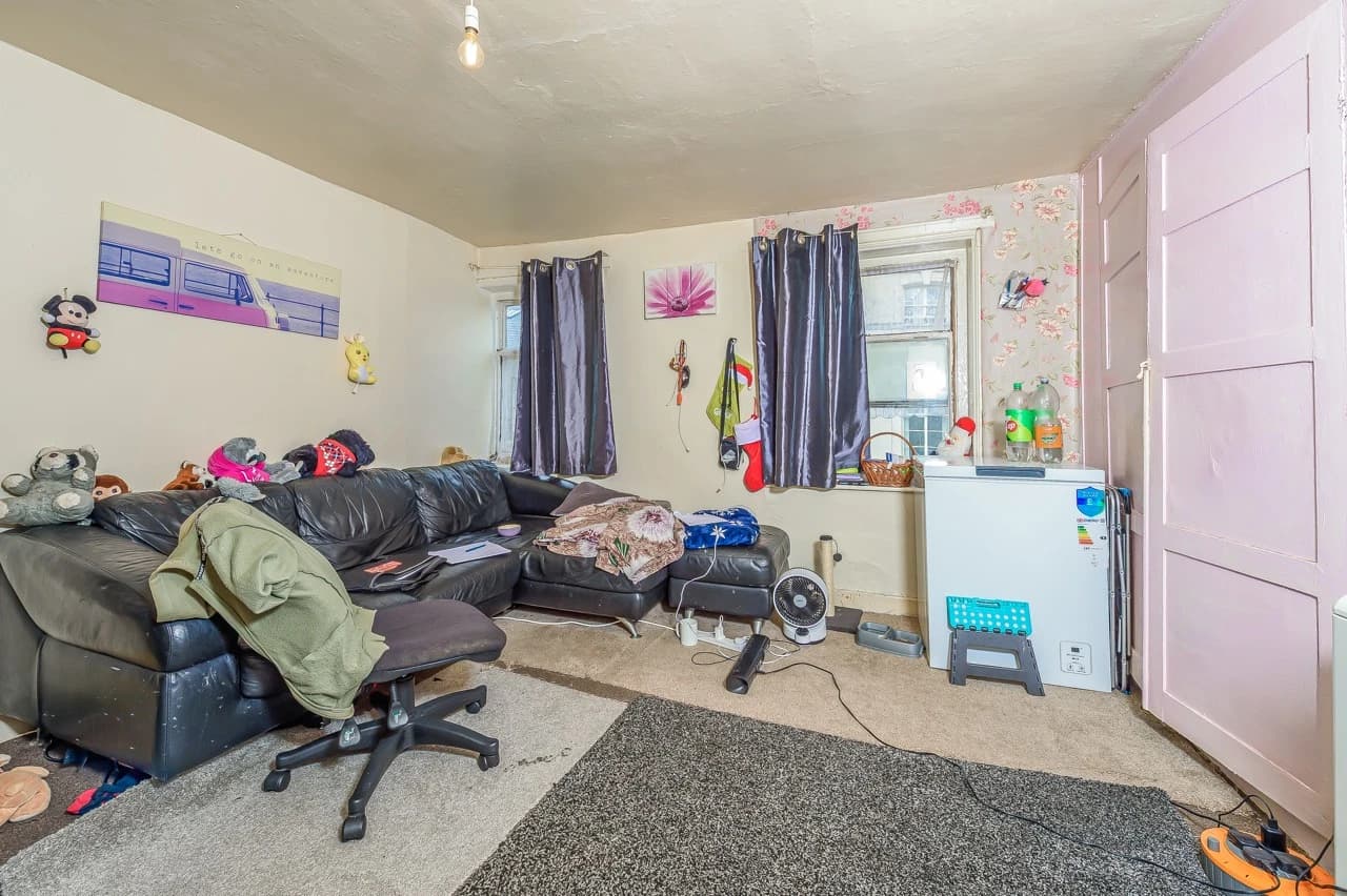 property photo 6 of 35