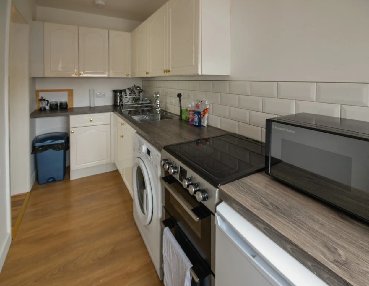 property photo 5 of 15