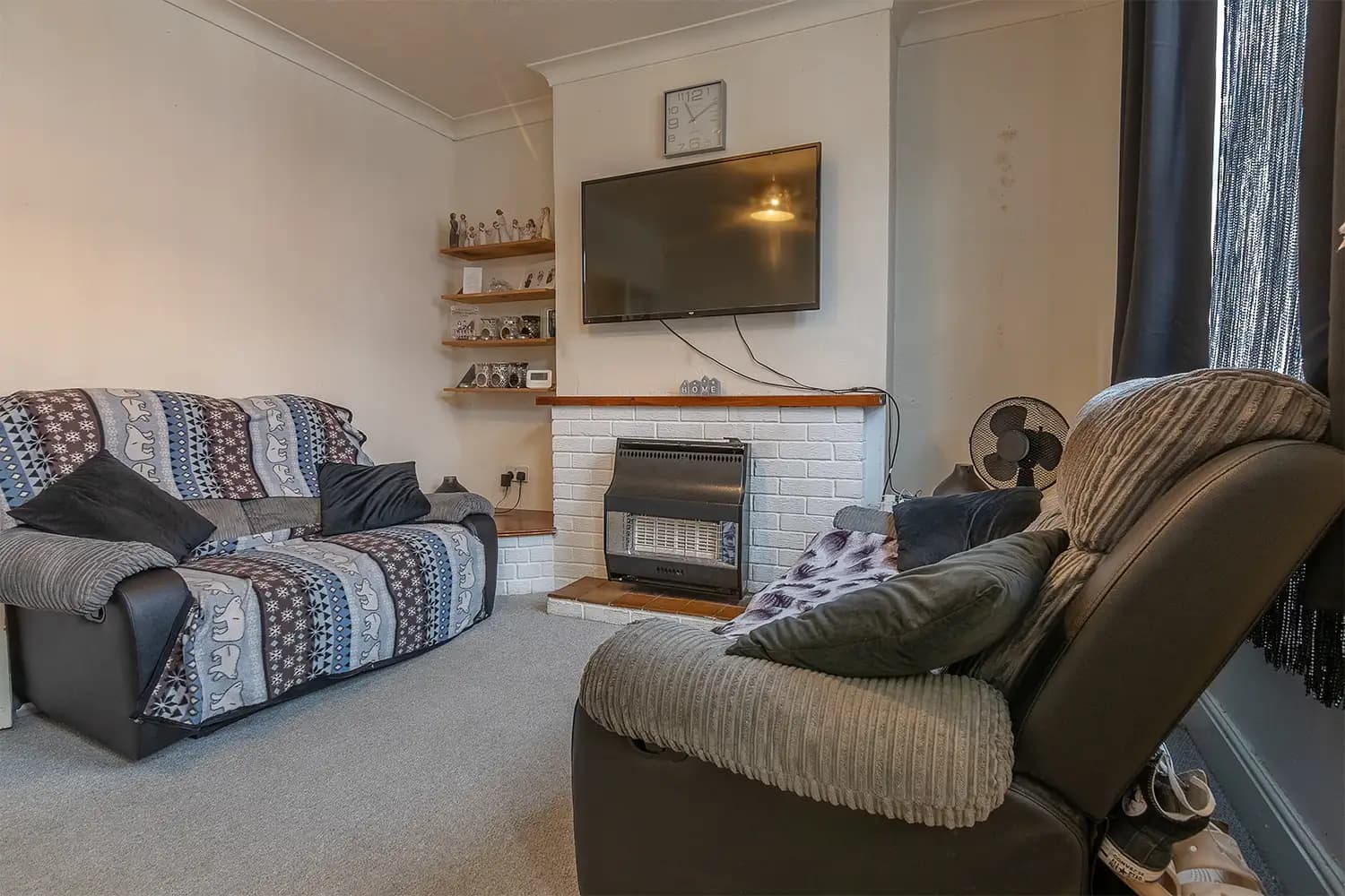 property photo 4 of 25