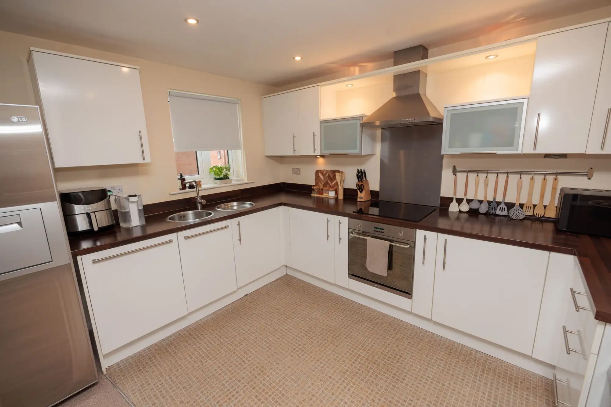 property photo 4 of 16