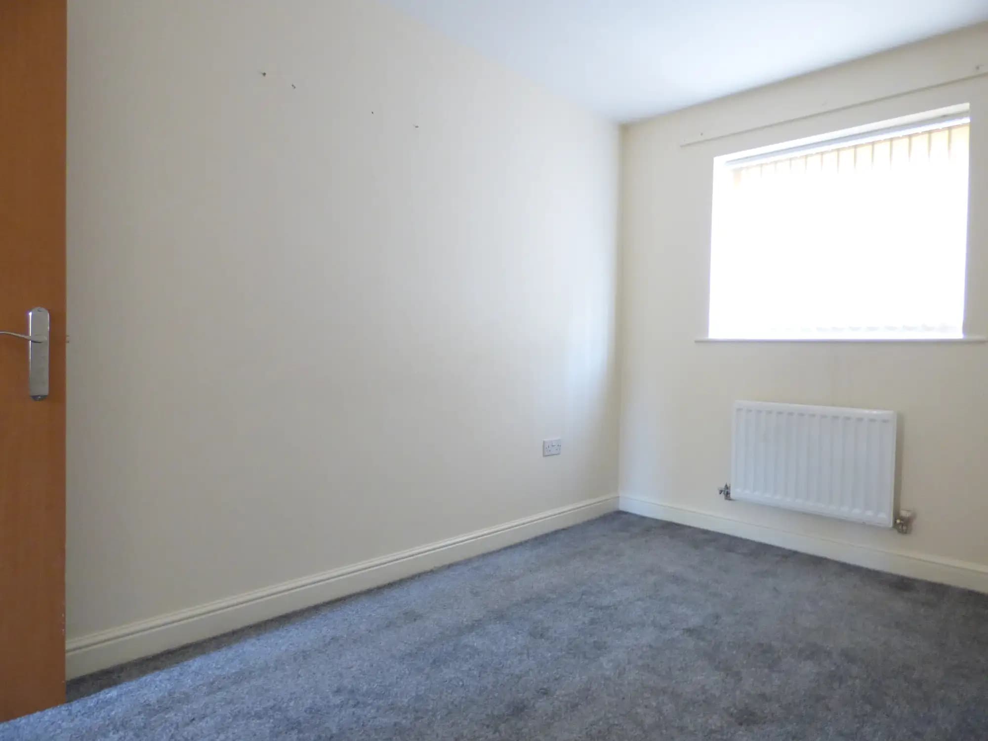 property photo 6 of 8