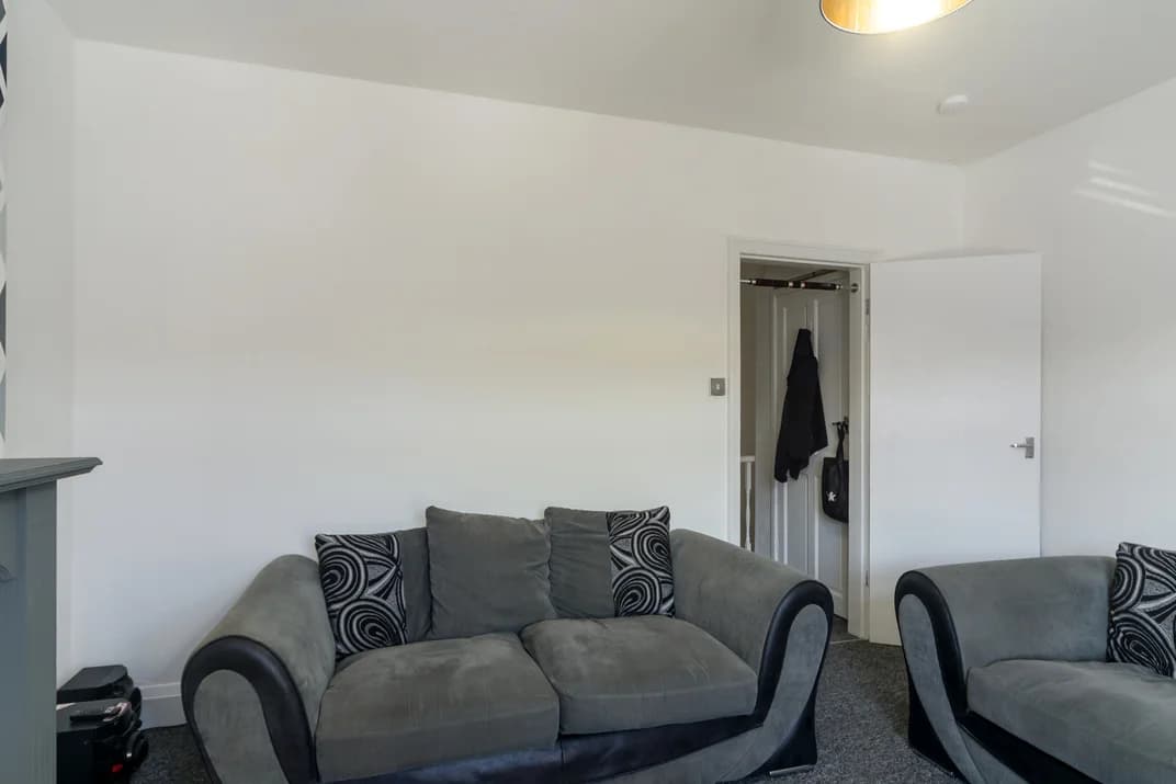 property photo 4 of 15