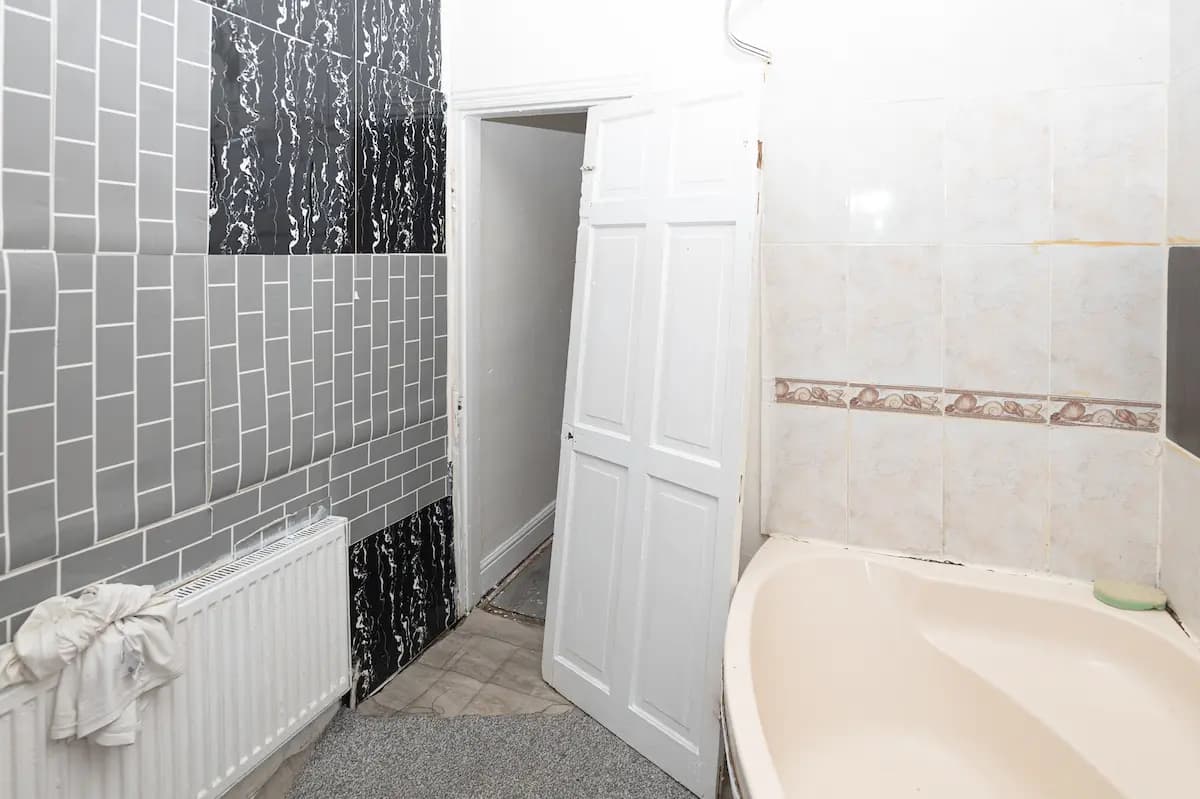property photo 10 of 21