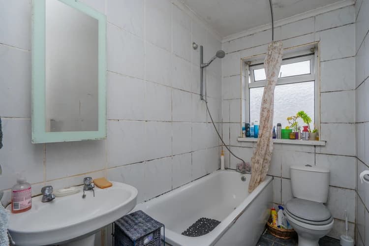 property photo 10 of 20