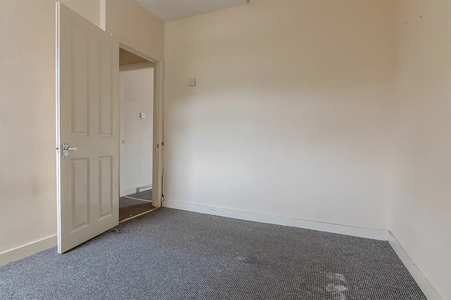 property photo 17 of 28