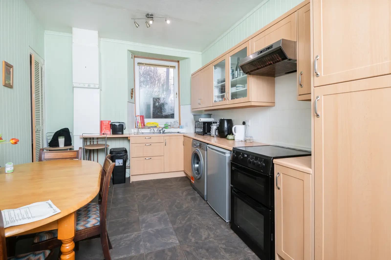 property photo 8 of 14