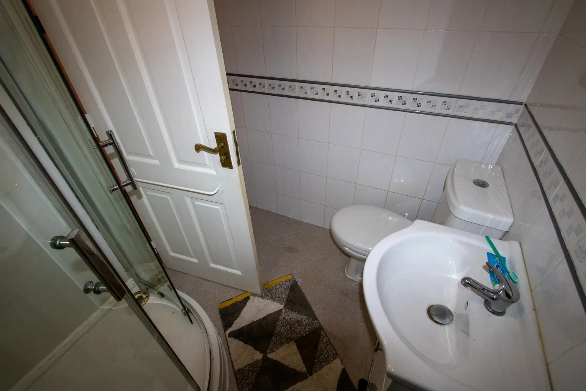 property photo 9 of 19