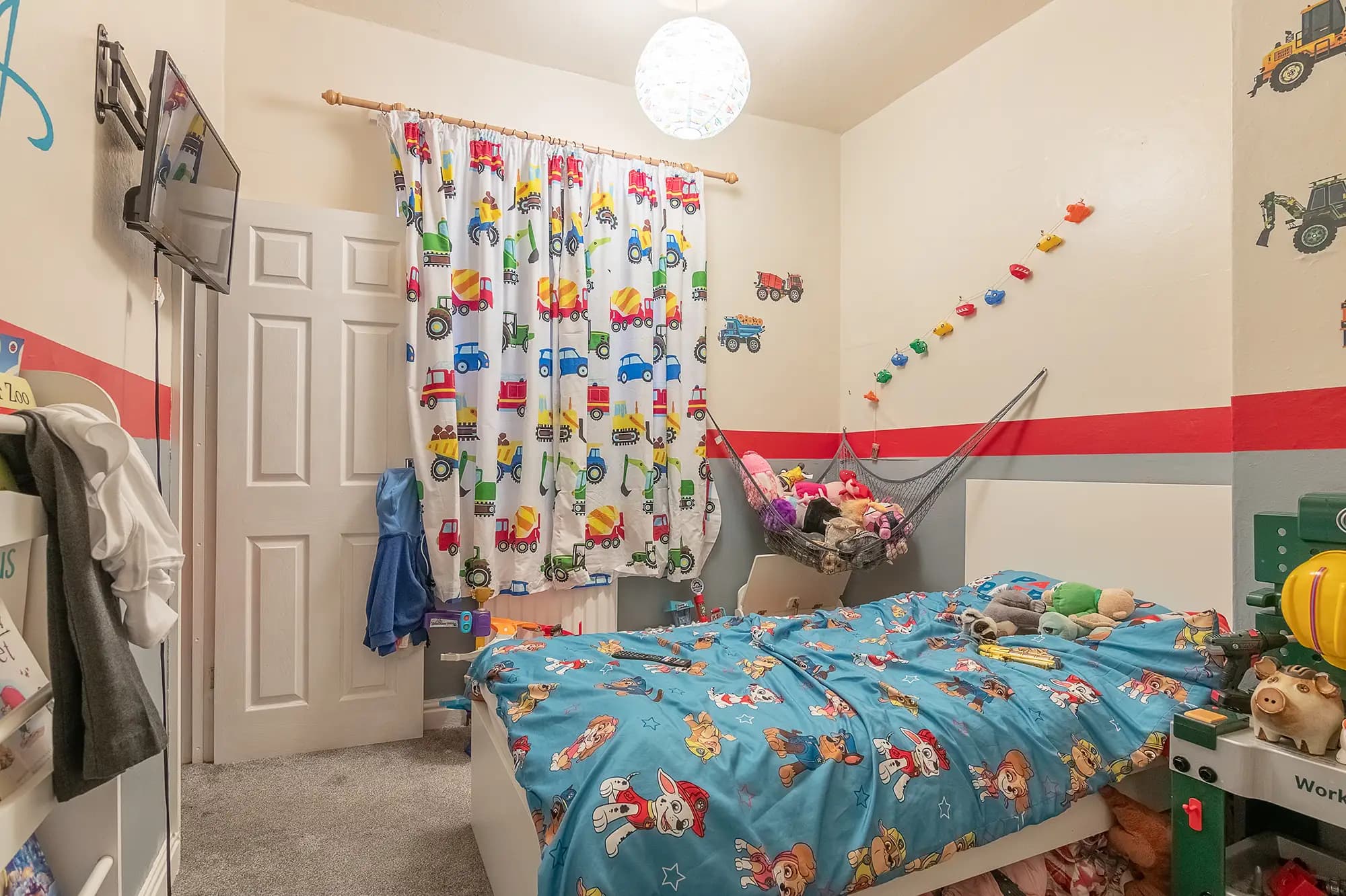 property photo 10 of 18
