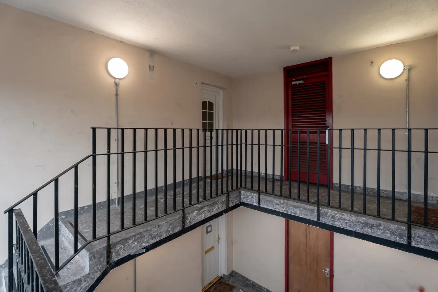 property photo 8 of 10