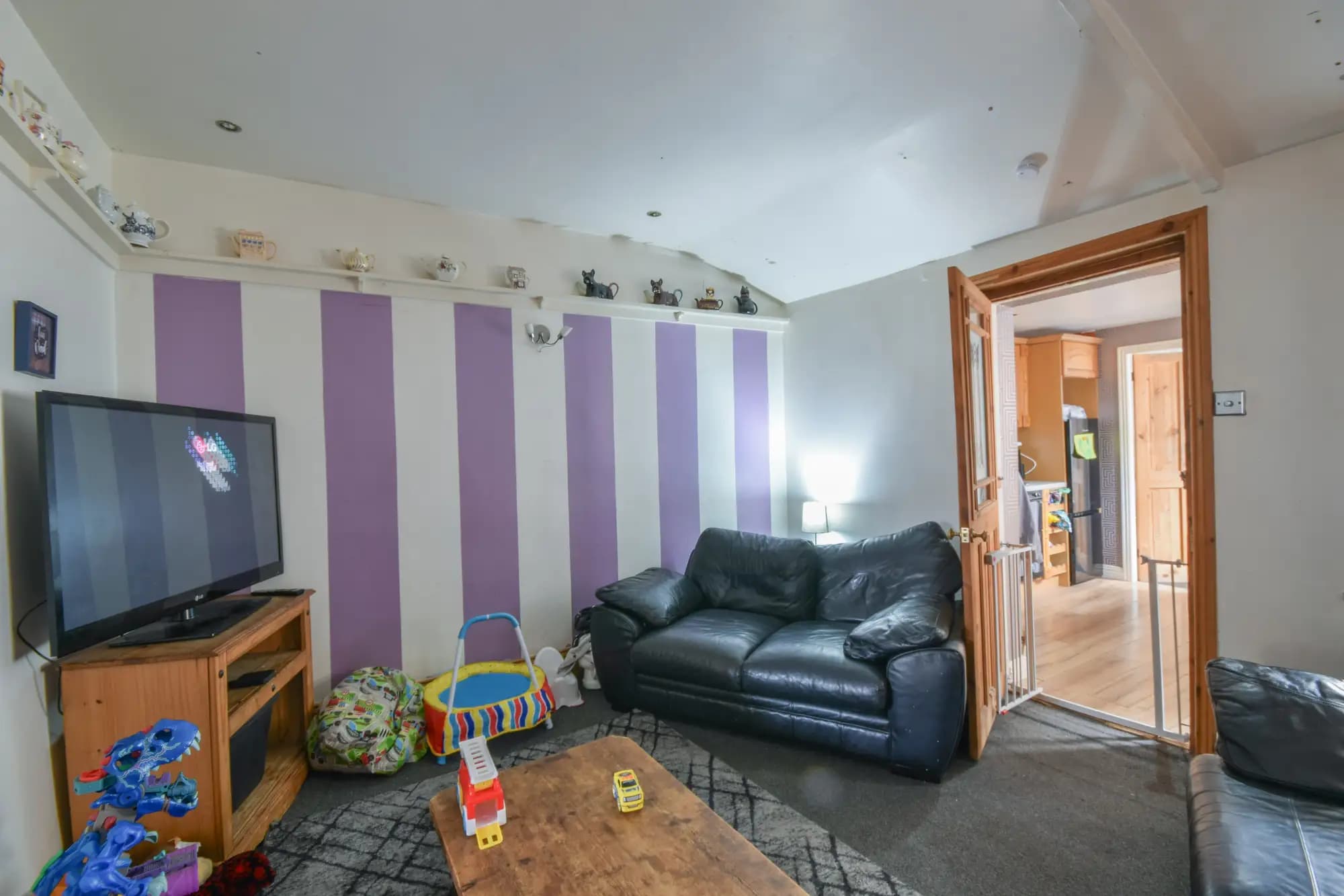 property photo 4 of 16