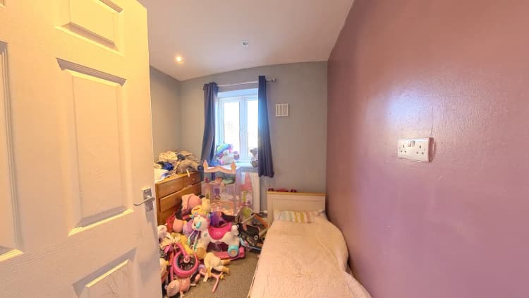 property photo 16 of 37