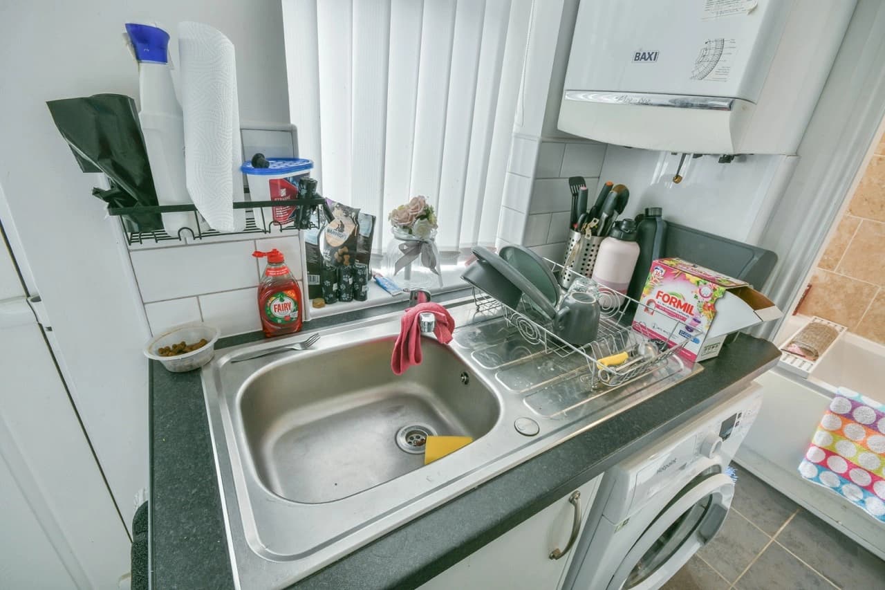property photo 6 of 18