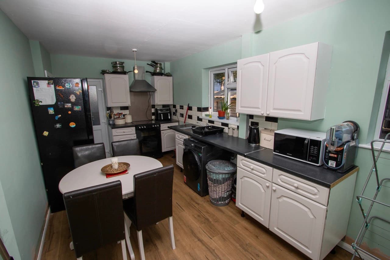 property photo 6 of 19