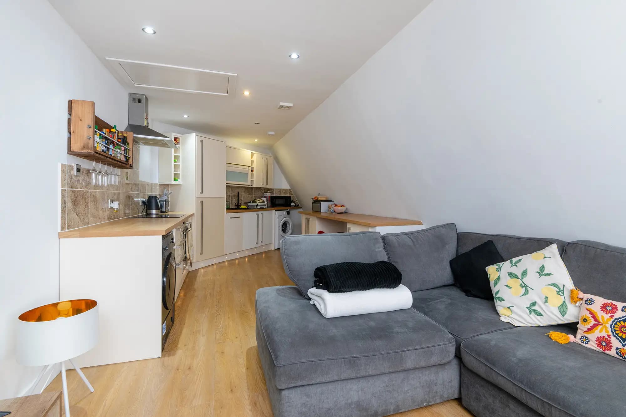 property photo 4 of 15